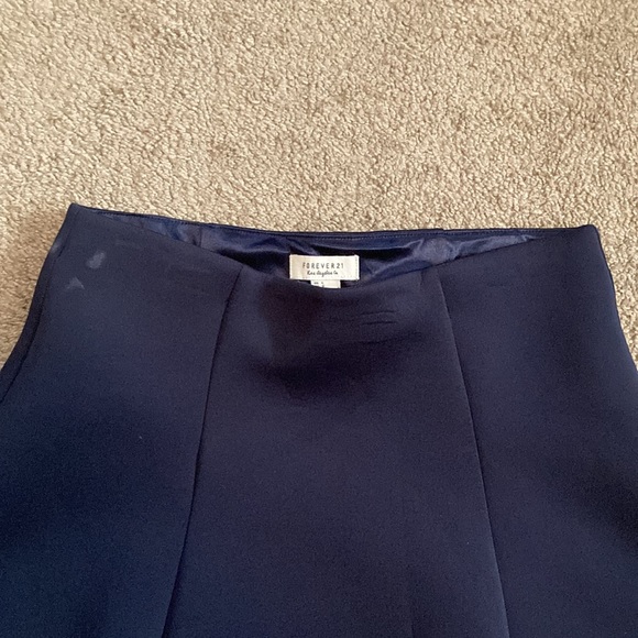 Forever 21 Los Angeles Ca. navy blue plain trumpet above the knee skirt, Large - Picture 4 of 13
